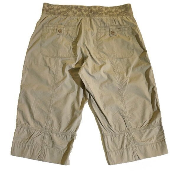 Nike ACG | Khaki Capri Short Hiking Pants - Picture 2 of 6